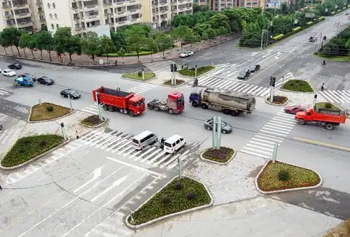 交叉路口行车安全法规