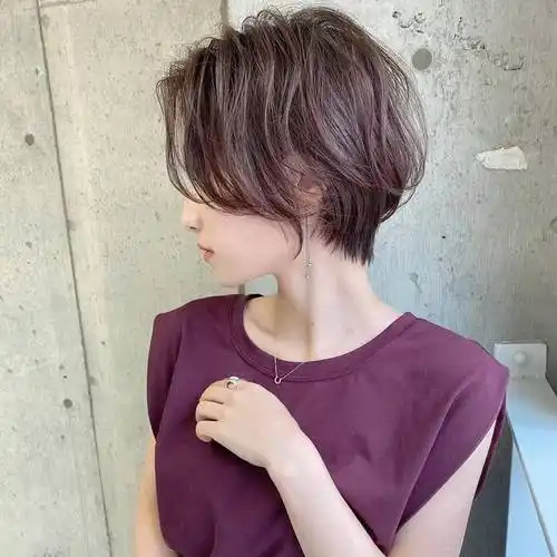 今年流行"四好"层次短发,立体蓬松很精致,适合大多数女性|发型|减龄