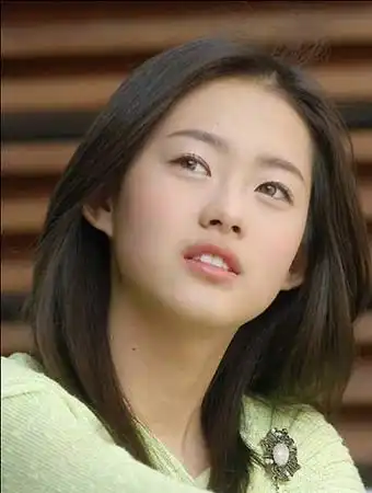 韩国17岁小天后高雅拉 俏丽如画