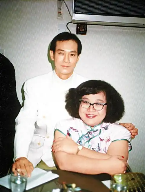 郑少秋入行后有四段感情他的四个女儿分属三个不同的妈妈