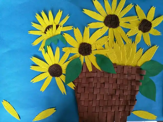 第一幼儿园举行了教师技能竞赛——手工作品比赛,全体教师参加