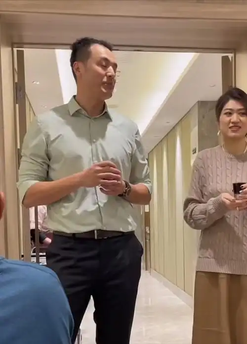 辽宁男篮作为联赛传统强队,曾培养众多球员和教练员,杨鸣作为少帅带领