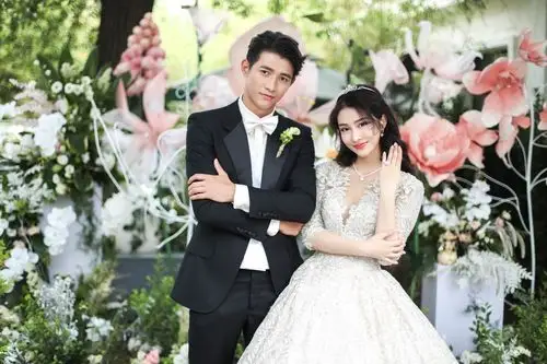 演员李子峰7月17日大婚,为妻子带上寓意一生只爱一