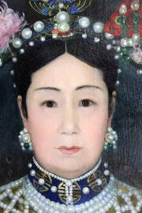 《慈禧太后肖像》局部 据卡尔的回忆录记载, 慈禧一开始很坚持,但