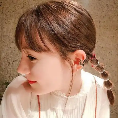 2020 发型:温柔低马尾,减龄双辫,法式低发髻,变身时髦女子!