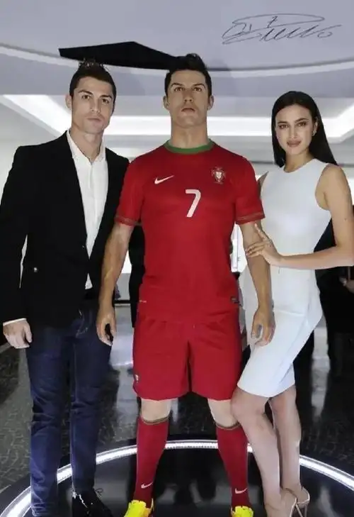 c罗前任伊莲娜身高178,颜值比他现任乔治娜更漂亮,身材也更高挑