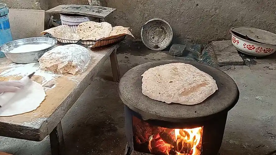 今天在家里烙的烙馍,好久都没有吃了,很好吃的
