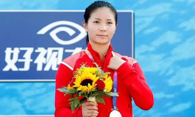 何姿女子跳水队运动员奥运冠军个人能力强起跳有力