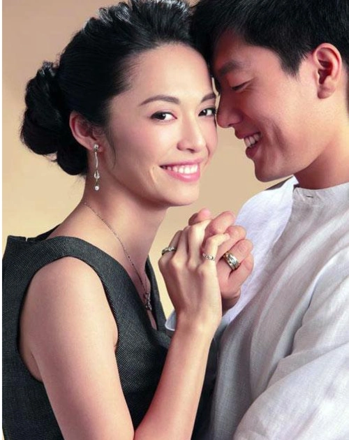 凌潇肃近照胖到认不出抛下老婆与朋友聚餐之后与美女一同离去