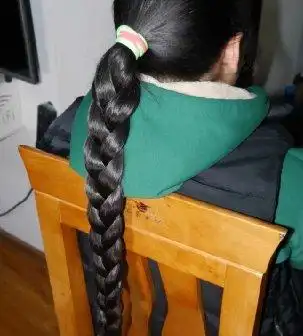 姑娘在家剪去1米丰厚粗壮大辫子-狠狠爱李4073