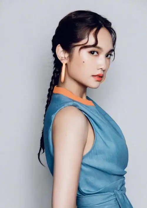 杨丞琳上综艺录制节目,夸张圆圈耳环引人注目,被赞摩登范十足