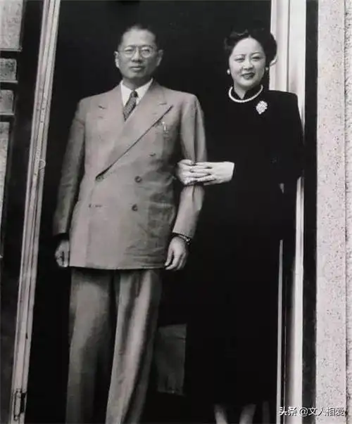 则怀疑宋子文贪污了美国借给蒋介石的军款,面对重重压力,宋子文辞职而