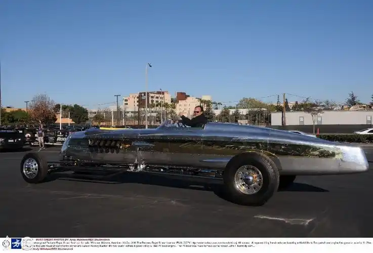 美国牛人自制拉风跑车 网友:像火箭一样,比总统的车还拉风啊!