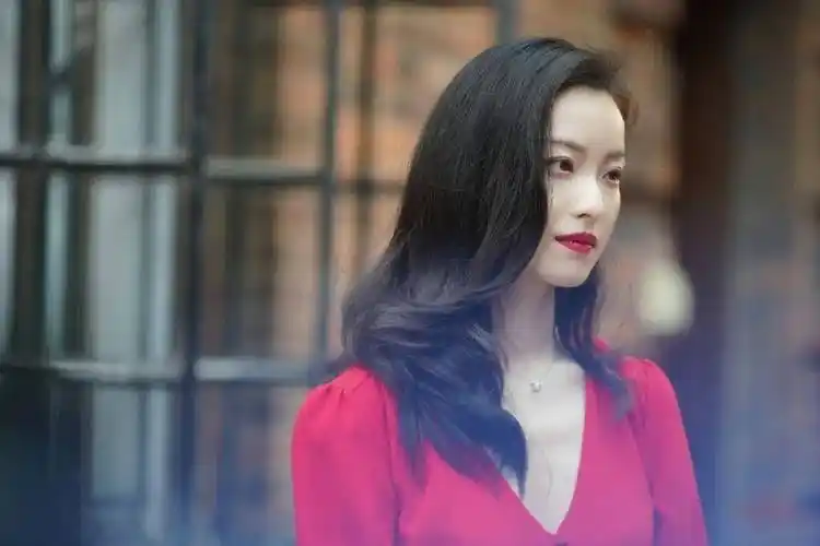 时尚女神倪妮家居生活公开,素颜出镜好真实,家里装修也很简约_时候