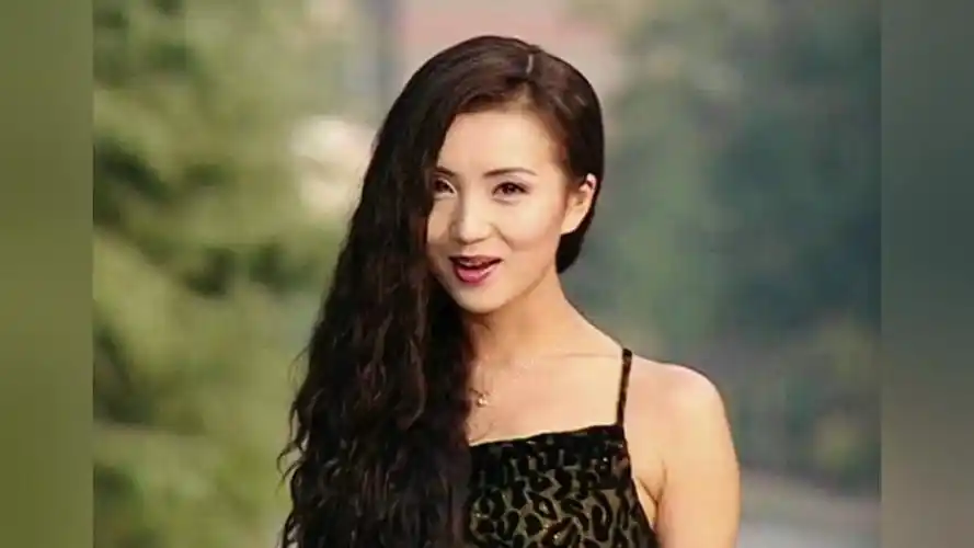 39岁万人迷陈好近照曝光,尽显成熟温柔气质,女儿像富豪爸爸