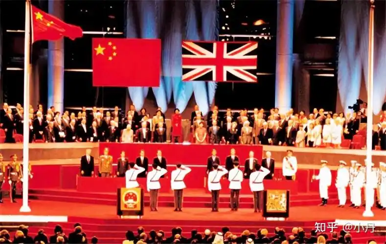 97年香港回归前,英军30艘军舰兵犯南海,中方表示:撞就