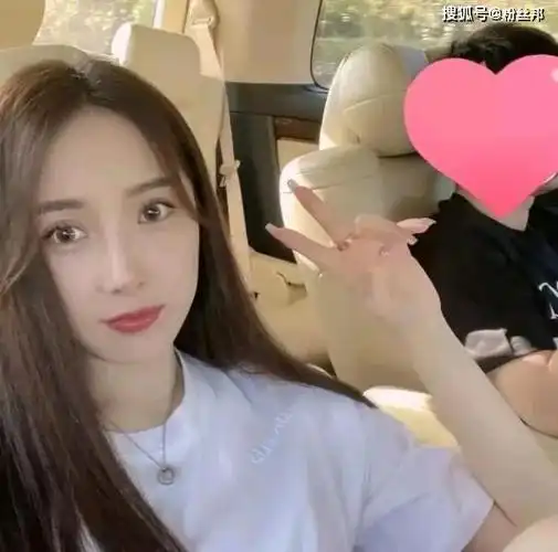 原创阿哲公布与哲嫂婚纱照老婆孙姗姗正式亮相今年会举办婚礼