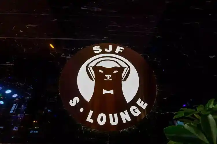 "平头哥"音乐酒吧落地大连