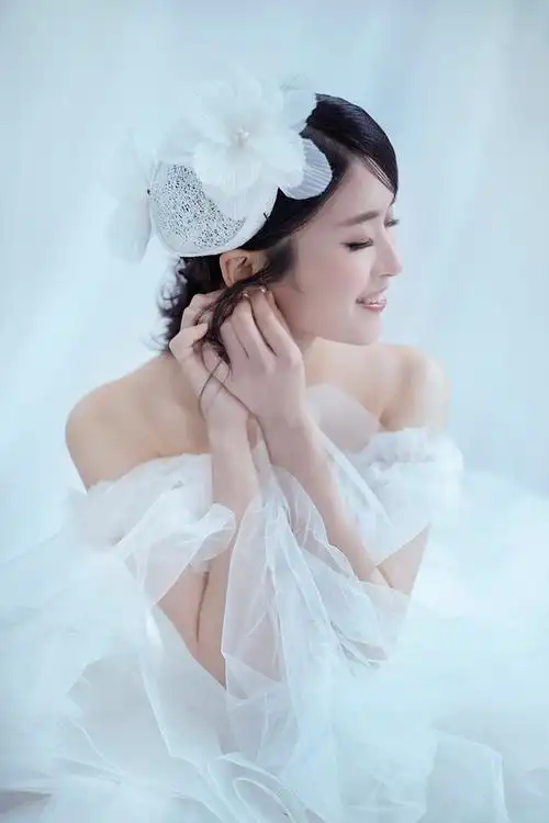 一个人的婚纱照