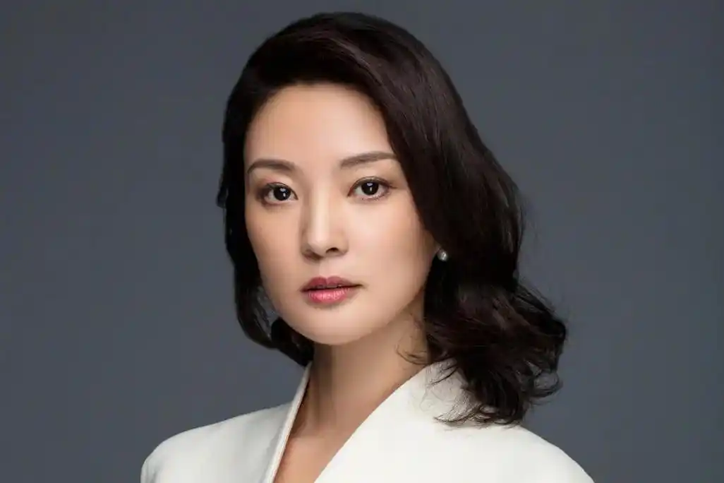 刘芳菲,她是一个具有传统文化气质主持人,不过好久没有在央视露 - 抖