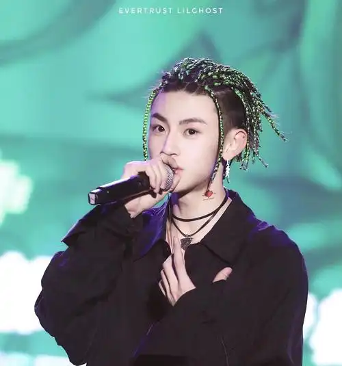 调色盘王琳凯-那些年小鬼染过的各种各样颜色的头发 已经集齐彩虹色