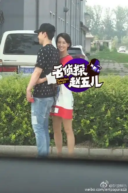 金晨邓伦搂腰拍屁股大秀恩爱恋情网友抽烟吐痰差评