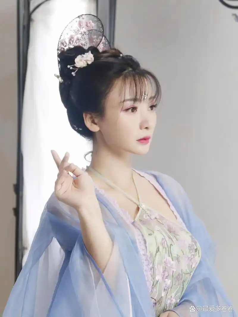 古装汉服气质美人柳岩,惊艳全场的爆款造型!