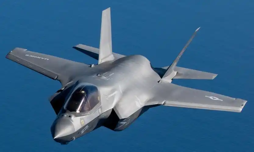 美国f35b战斗机采用软管加油方式