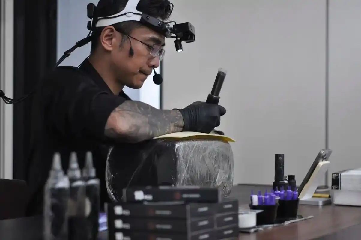 岳恒老师来啦.岳阳新刺客一体针#纹身器材 #tattoo # - 抖音