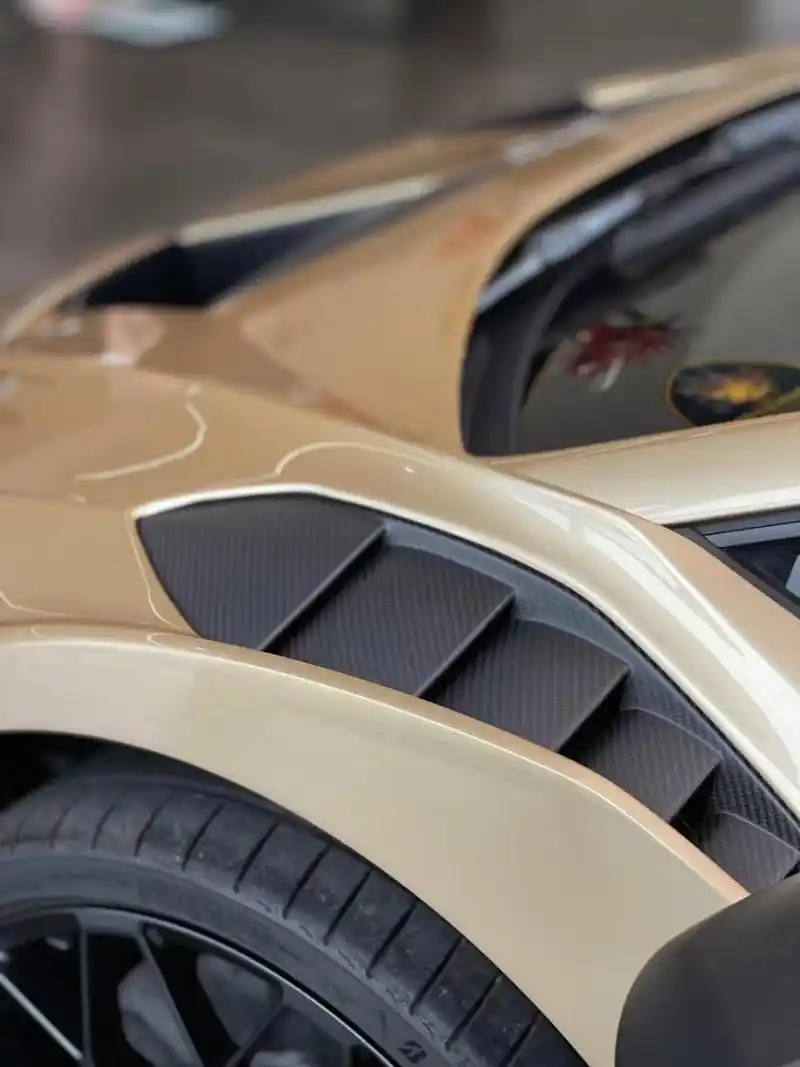 兰博基尼  sto 金色 .含税480万  选配少 落地价低