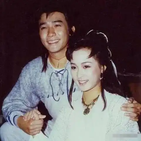 古装皇后黎美娴退隐嫁给富商15年无儿无女54岁被宠成公主