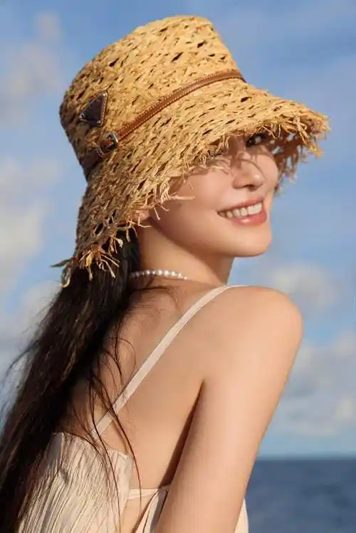 anglebaby和张柏芝同样风格的写真,我觉得张柏芝却更胜一筹.