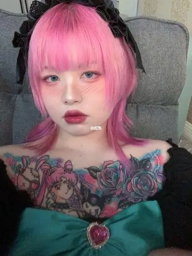 纹花胸的经历碎碎念95_纹身_美女_疫情_朋友圈_刺青_红豆怎么样_美