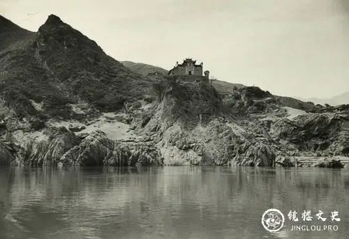 青枫江上秋帆远『青枫江上秋帆远,白帝城边古木疏是描写富春江的吗』