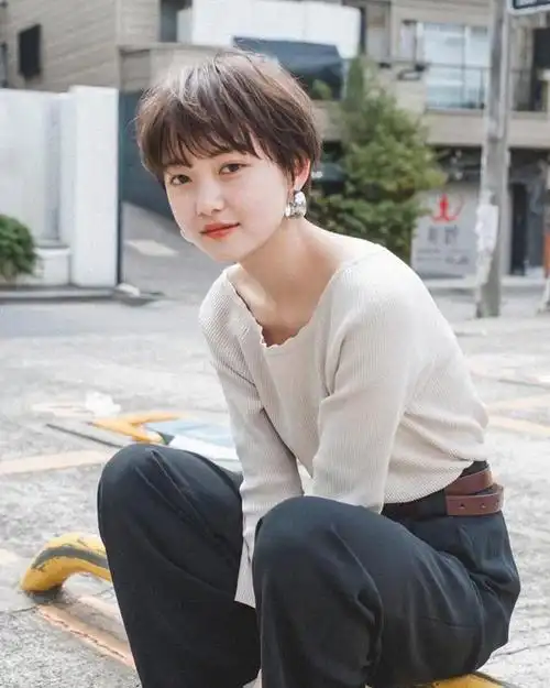 2022下半年这4款短发很流行,显脸小又好看(2021圆脸减龄最火短发图片