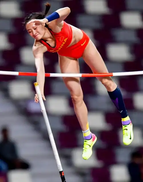 4月23日,在第23届亚洲田径锦标赛女子撑杆跳高决赛中,中国选手李玲和