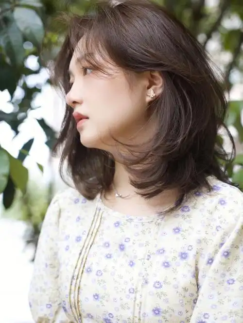 修颜刘海中发中层次减龄发型