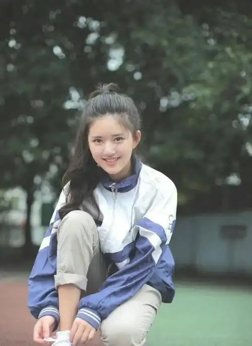 赵露思早期生图曝光,青涩又可爱,等比例长大
