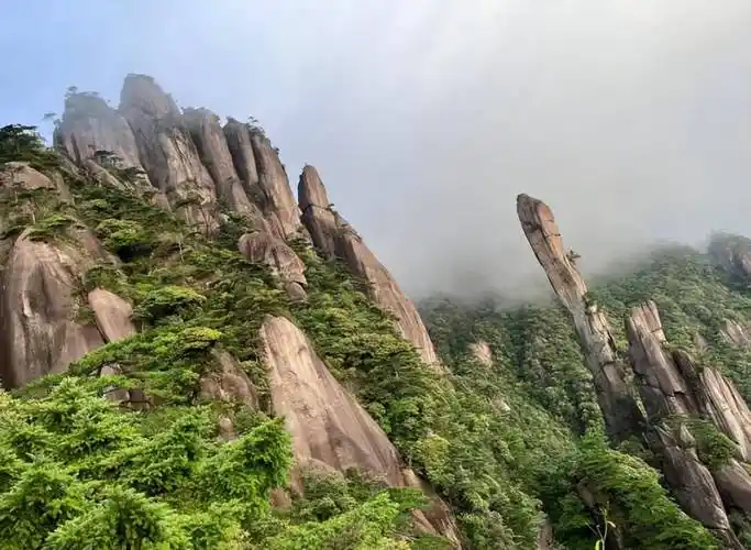 我国"难爬"的三座名山,趁年轻别错过,去过2个算厉害了_登山_黄山_华山