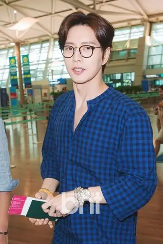 朴海镇被指黑脸态度差 粉丝晒视频澄清