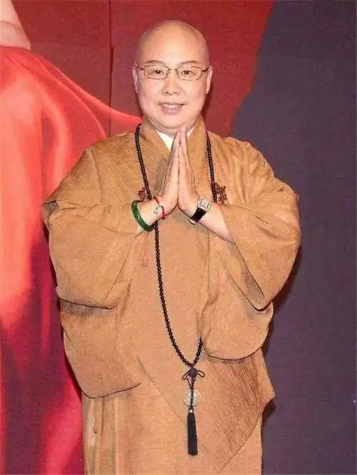 不得不说费贞绫真的是名副其实的最豪放的尼姑了.