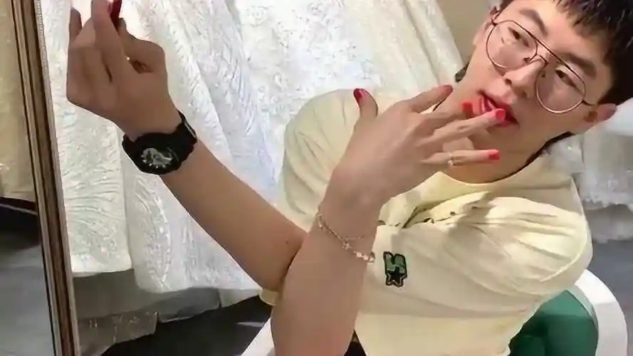 教大家如何拍照能假装自己有女朋友我只能帮你们到这里了关键看悟性