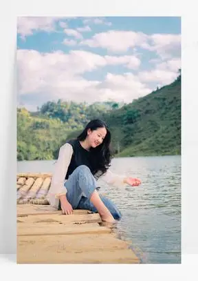 竹筏上戏水的美女图片00古人物划竹筏80山水捕鱼撒网风景竹筏50竹筏上