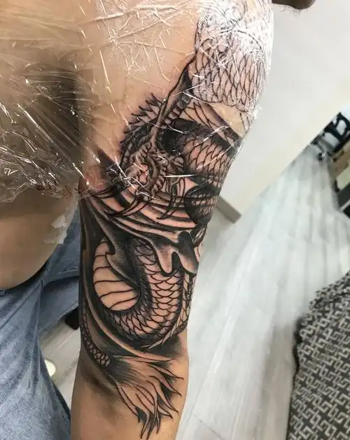 过肩龙纹身图片肩部胸部纹身图案