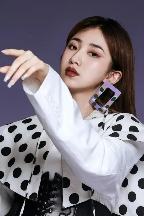 22号 康丽娜21号 郑 雨20号 刘华杰19号 范雅彤18号 杨轩捷17号 王 菲