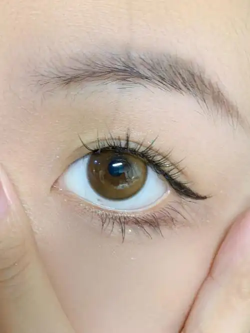 色渐变琥珀色了颜色跟大部分人的眼睛颜色都可以很好地融合在一起没