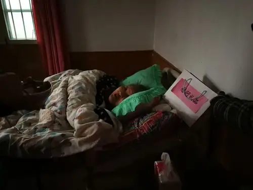 临近春节,上门关爱分散特困老人 ——乐和居家养老服务站 - 美篇