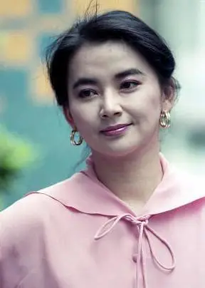 62岁胡慧中近况前夫遭横死二婚老公坐牢如今她老得认不出