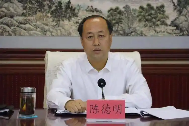 陈德明主持召开2019年第26次县委常委会