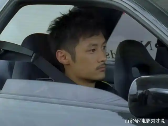 这部电影叫《头文字d》相信很多人都看过,是由周杰伦,陈冠希,余文乐和